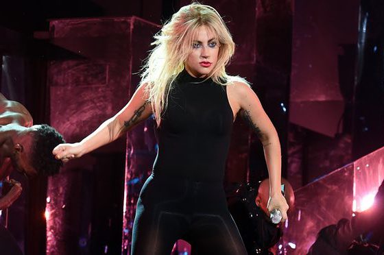 Выступление Гаги на Коачелле: рассматриваем наряд и слушаем новый трек