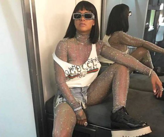 Такого мы еще не видели: Рианна в комбинезоне Gucci с блестками по всему телу!