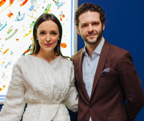 Константин и Алина Крюковы на открытии выставки «Шелковый лабиринт»