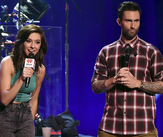 Адам Левин почтил память своей подопечной на шоу The Voice, которую застрелили в прошлом году