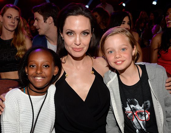 Анджелина Джоли сходила за покупками с дочерью Шайло и снова одела ее как парня!