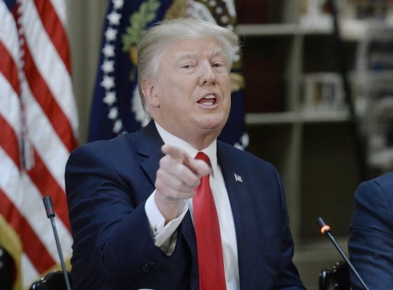 Дональд Трамп публично оскорбил игроков «НФЛ». В скандал вмешался Марк Энтони и послал президента США