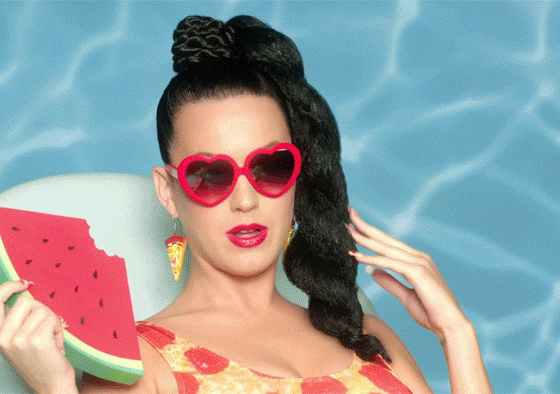 Российским звездам на заметку: вот как нужно рекламировать свои новые песни!