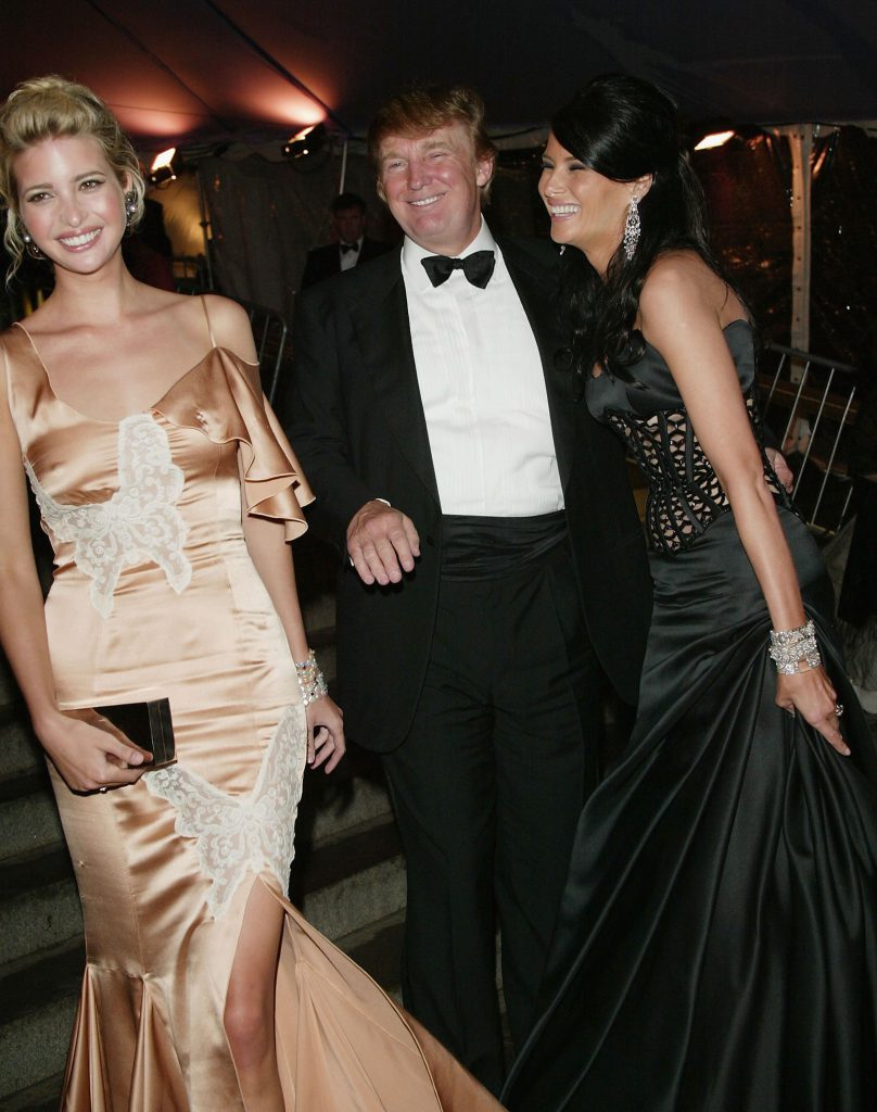 Иванка, Дональд и Мелания Трамп на Met Gala 2004