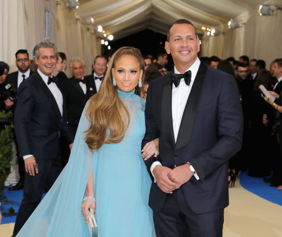 Официально! Первая красная дорожка Дженнифер Лопес и Алекса Родригеса