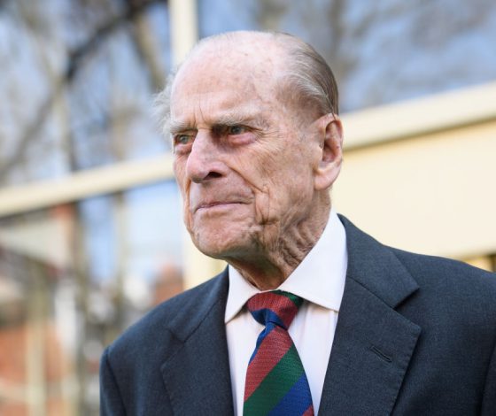 За старое! Принц Филлип снова сел за руль и не пристегнулся!