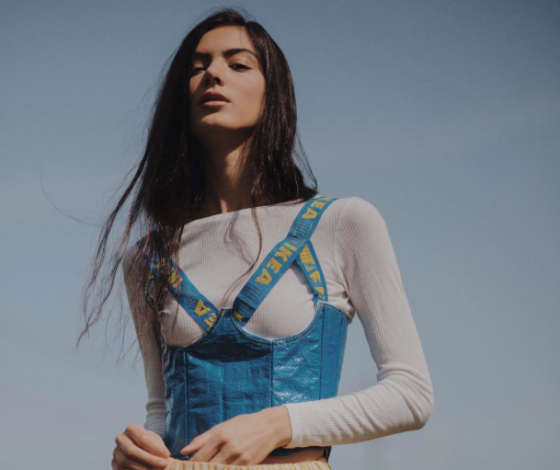 Страшная сила: модники по всему миру делают одежду из пакетов IKEA! И это смешно!