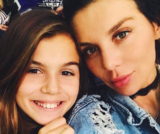 Анну Седокову со старшей дочерью приняли за сестер! Подробности здесь!