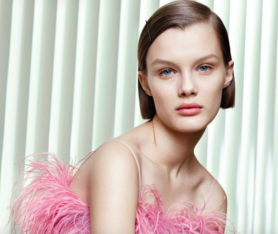 На них нужно подписаться: 16-летняя модель из Омска, которая открыла показ PRADA, а еще вчера была эмо