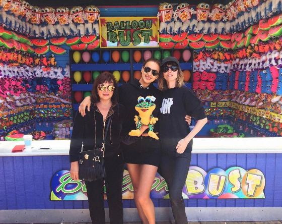 К Ирине Шейк снова прилетела мама! И они снова отдыхают! Смотри фото