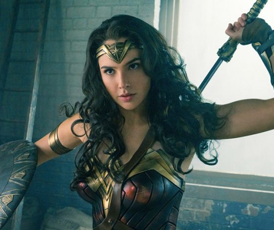 Скандал! «Чудо-женщину» в Америке показали только женщинам