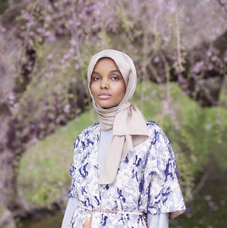 Как выглядит первый лукбук знаменитой модели в хиджабе?