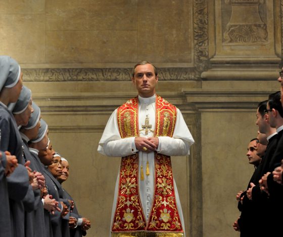 Паоло Соррентино снимет продолжение «Молодого папы». Без Джуда Лоу?