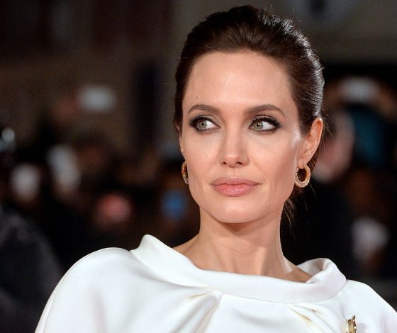 «Когда хочется плакать, я делаю это в ванной»: первое большое интервью Анджелины Джоли после развода