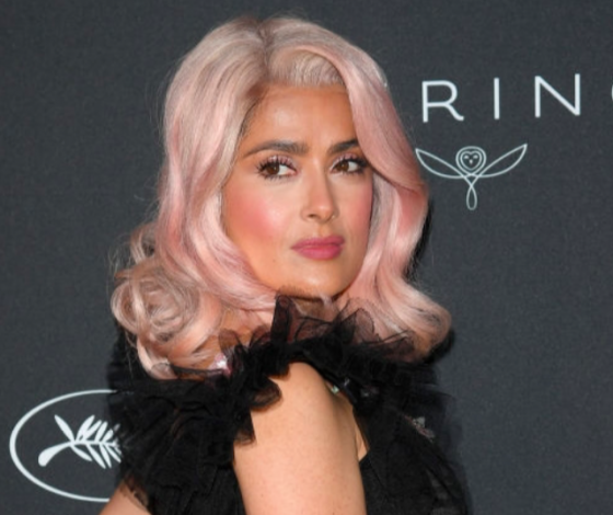 У Сальмы Хайек розовые волосы! И лучше бы она этого не делала…