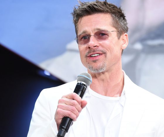 Брэд Питт в Токио, и он очень хорошо выглядит!