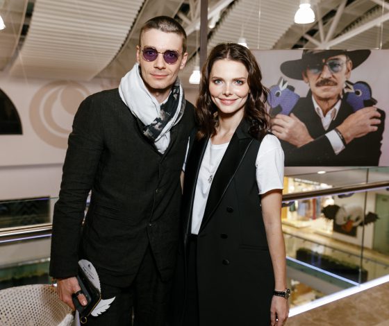 Елизавета Боярская, Максим Матвеев, Марина Александрова на фотовыставке «Люди и птицы»