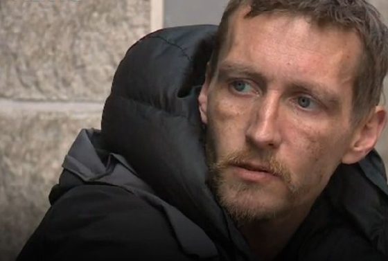 Это очень трогательно! Люди со всего мира помогают бездомному, который спасал детей во время теракта