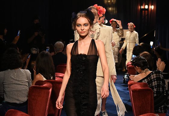 Смотри показ Chanel Métiers d'Art 2018 здесь!