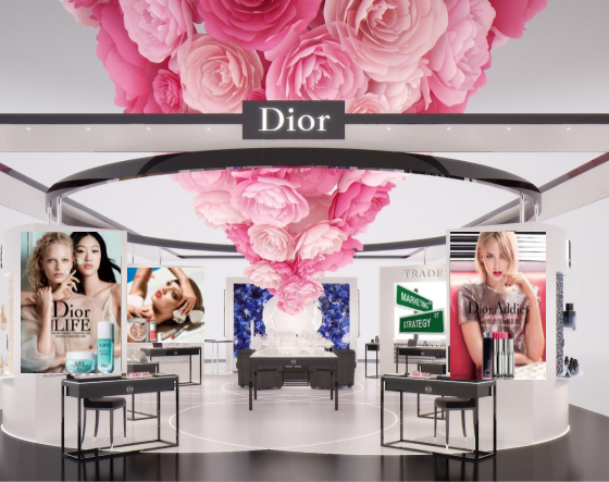 Вот это да! В новом корнере Dior тебя ждут бесплатный макияж и море подарков!