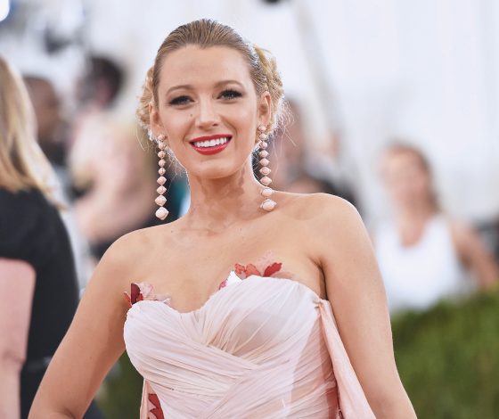 Фото дня: Блейк Лайвли с детьми в аэропорту Нью-Джерси