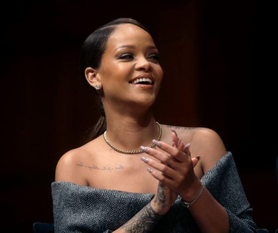 Рианну назвали сумоистом, а она наплевала на всех и пошла есть суши