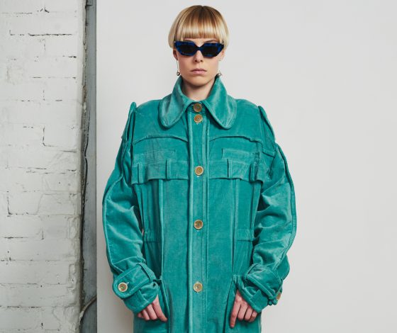 Идеальное пальто, крупные пряжки и футболка с надписью BLOOD в лукбуке Daniil Antsiferov