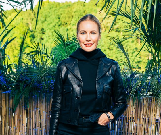 Елена Летучая, Аглая Тарасова и Анна Цуканова-Котт на открытии пространства #OstrovEFES