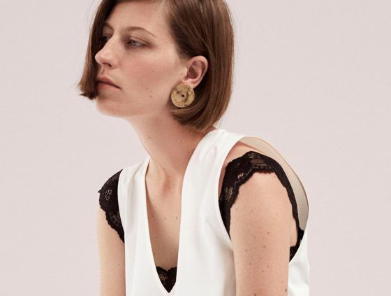 Пиджак на голое тело, асимметричные платья и остроносая обувь в новой коллекции MM6 Maison Margiela Resort 2018