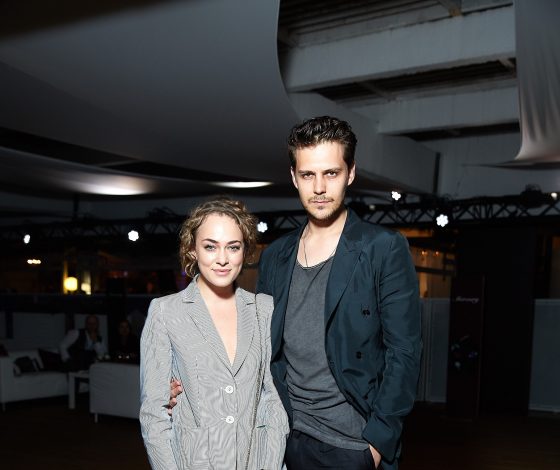 Все серьезно! Звезда «Отеля Элеон» Милош Бикович повез Аглаю Тарасову на родину!