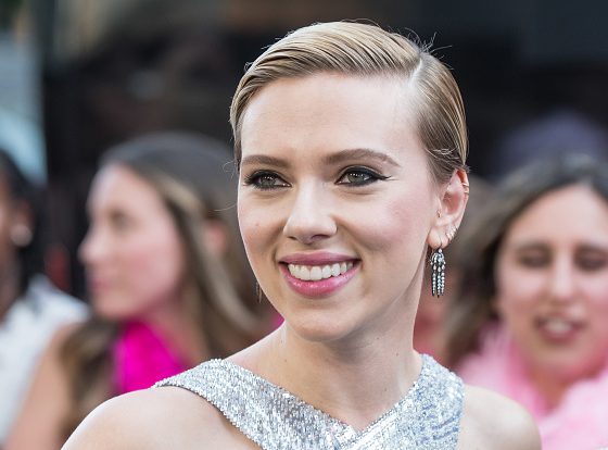 Скарлетт Йоханссон, Деми Мур и Зои Кравиц на премьере картины «Очень плохие девчонки»