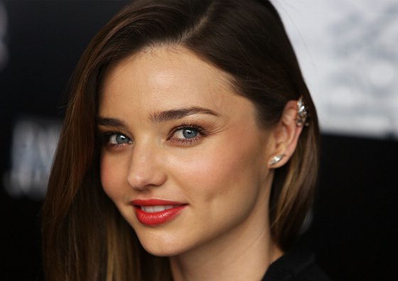 Миранда Керр снова на подиуме! Модель впервые вышла в свет после свадьбы