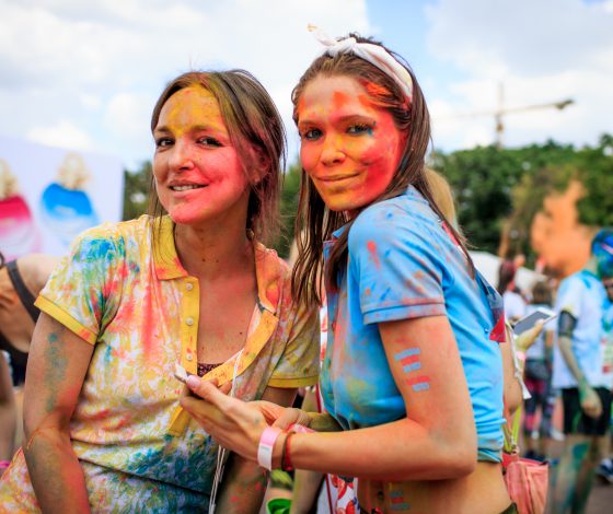 Команда Colors de Benetton на красочном забеге в Москве