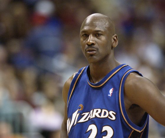 Карточка с автографом Майкла Джордана установила рекорд на аукционе