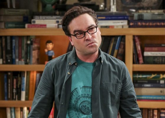 У звезды «Теории большого взрыва» Джонни Галэки дотла сгорел дом