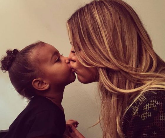 Самые трогательные фото сестер Кардашьян с племянницей Норт Уэст