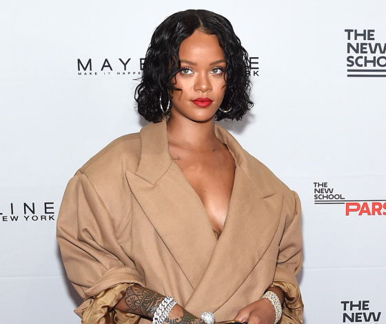 Как Рианна пытается казаться стройнее?