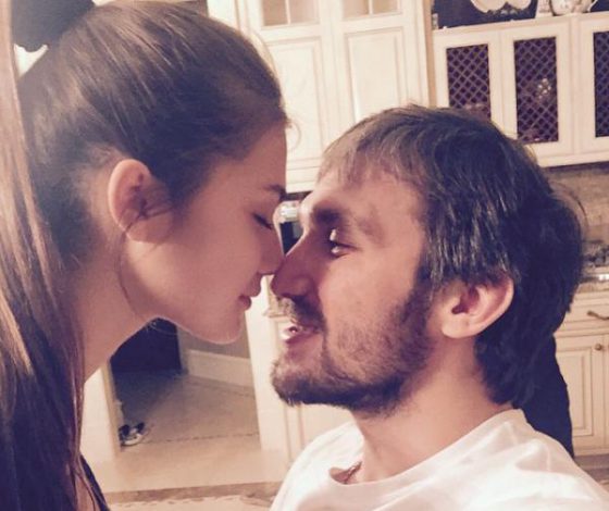 Как Александр Овечкин  поздравил Анастасию Шубскую с днём рождения? 