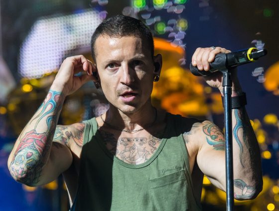 Солист Linkin Park Честер Беннингтон покончил с собой в собственном доме!