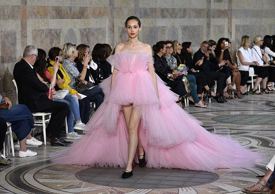 Смотри показ Giambattista Valli Haute Couture 2017 здесь!