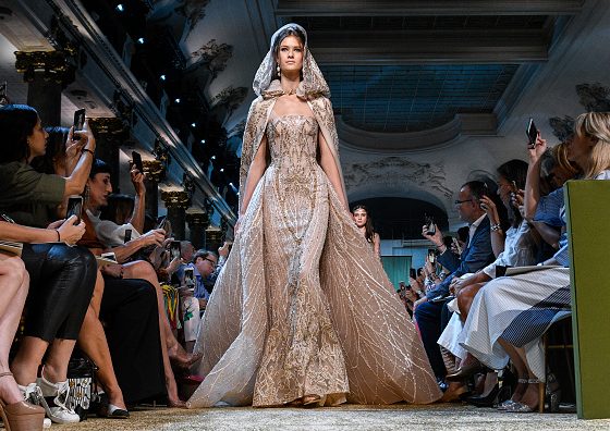 Показ Elie Saab Haute Couture здесь!