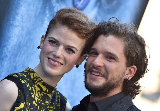 Сходили на шопинг: Кита Харингтона и его беременную жену заметили в Лондоне