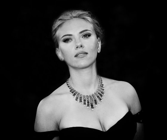 Моногамии бой! Скарлетт Йоханссон встречается сразу с двумя мужчинами