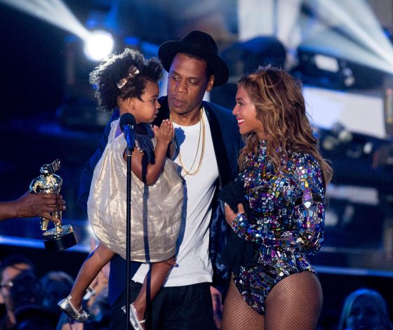 Семейный выход: Бейонсе, Джей Зи и Блю Айви на свадьбе друзей