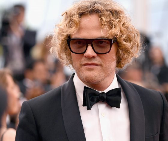 Питер Дундас в своем репертуаре. Смотри, как выглядит дебютная коллекция дизайнера