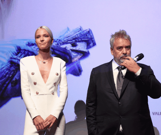 Люк Бессон и Саша Лусс на премьере фильма «Валериан и город тысячи планет» в Москве