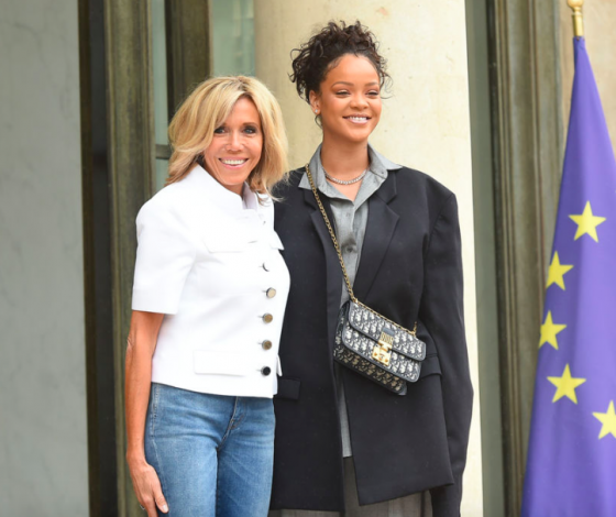 Спустя рукава: очень странный наряд Рианны на встрече с французским президентом