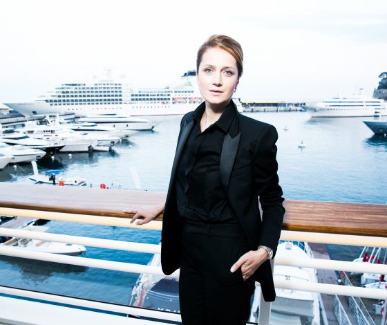 Виктория Исакова, Снежана Георгиева и Наталья Бардо на премьере спектакля «Будьте прежде меня!» в Монако