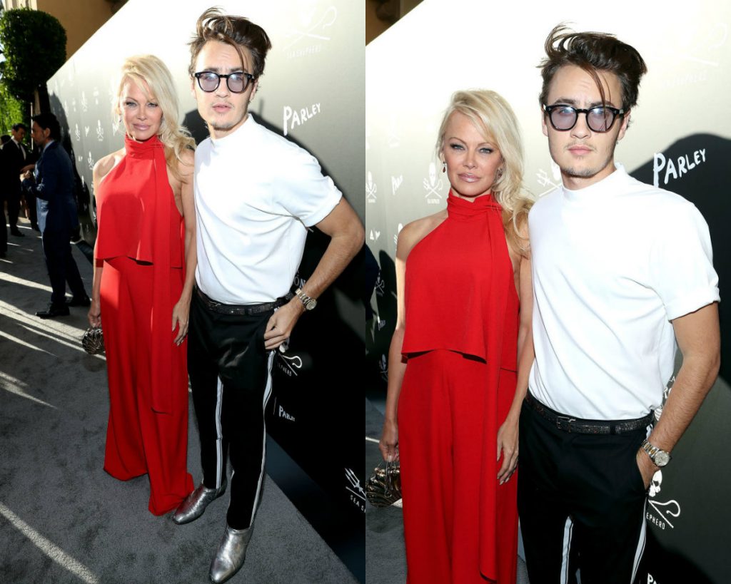 Памела Андерсон с сыном Брэндоном Ли на ежегодном Gala for the Oceans (2017)