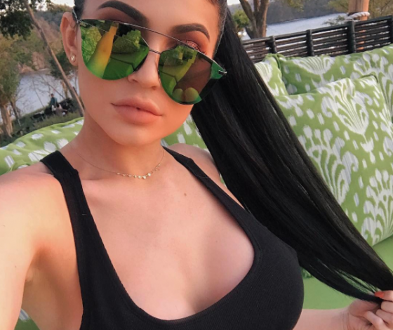 Грудь Кайли Дженнер стала еще больше! Смотри сам!